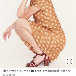 NWT Croc embossed fisherman sandal pumps caramel brown